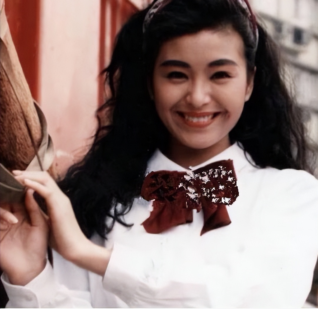 伍咏薇：新婚13天老公去世，费力拿到900万遗产，她的心依旧很痛