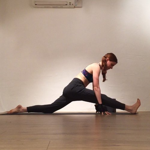 初学者要解锁瑜伽一字马，试试这样循序渐进练习