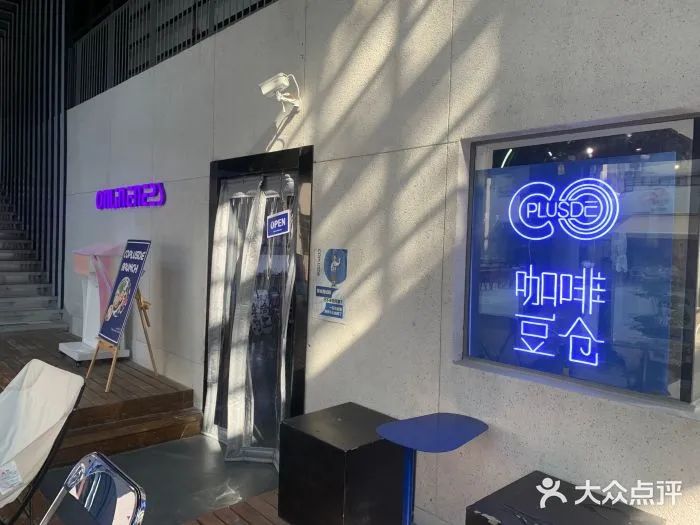 魔都这个小菜场变身“潮”地标：绝美天台、岩洞餐厅、啤酒屋……冬天也能过得火热