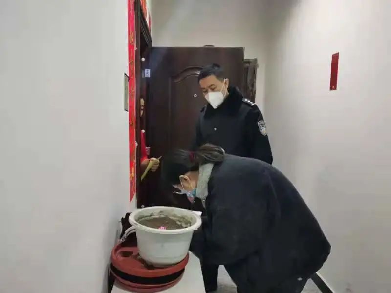 辉南县人民法院组织干警下沉社区开展重点人群核酸检测动员工作