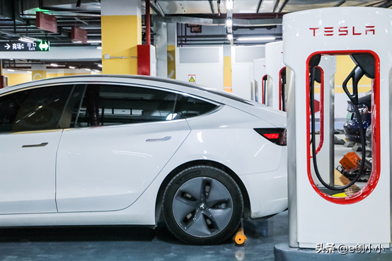 258:“国家云”正式上线;字节造芯详情;苹果汽车专利;油价三连降