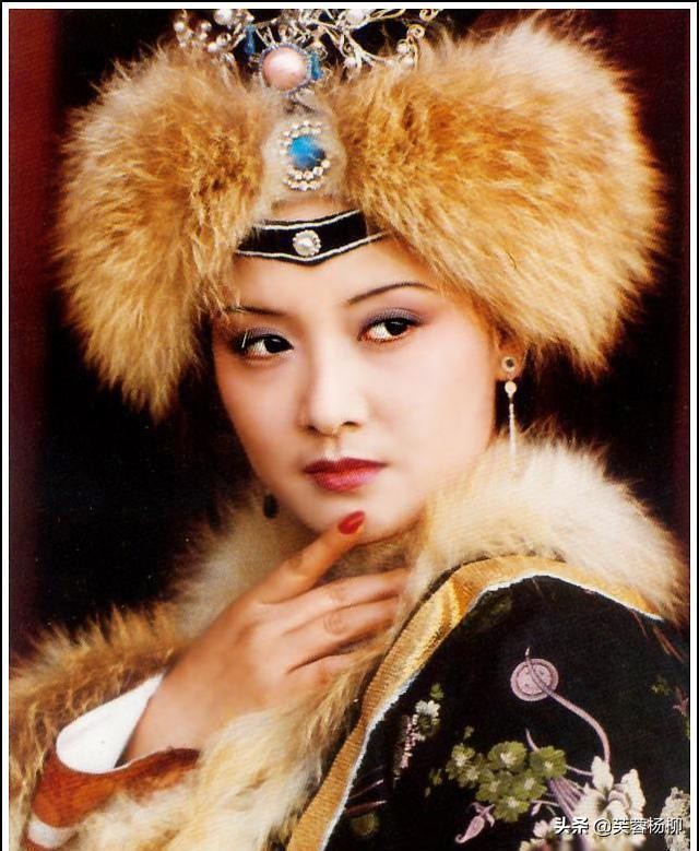 王扶林说，我们的服装是很靓的，特别是王熙凤那套，简直太漂亮了