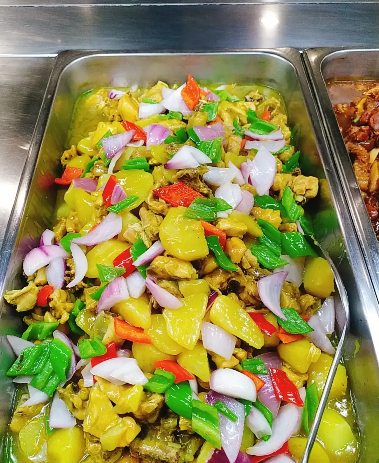 江西小伙开快餐店,10元管饱,第一个月亏2万,第二个月却赚了4万