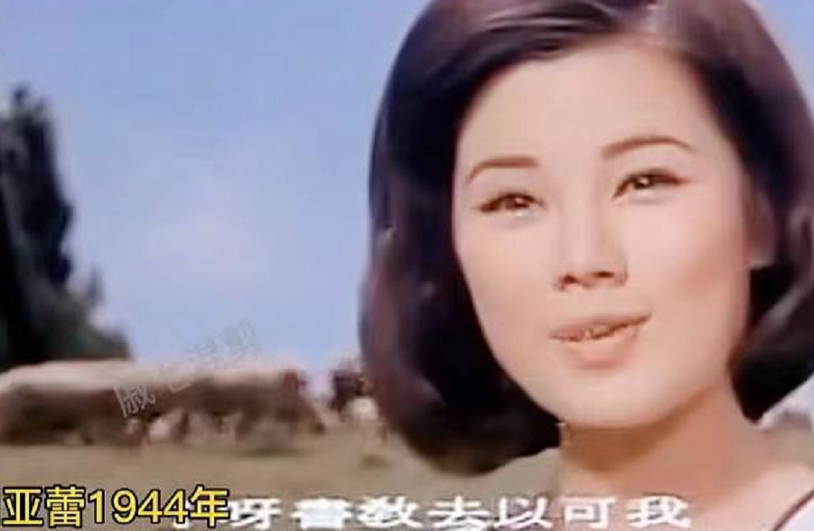 “奶奶级”演员年轻照，皮肤白里透红，笑容甜，个个都是美人胚子