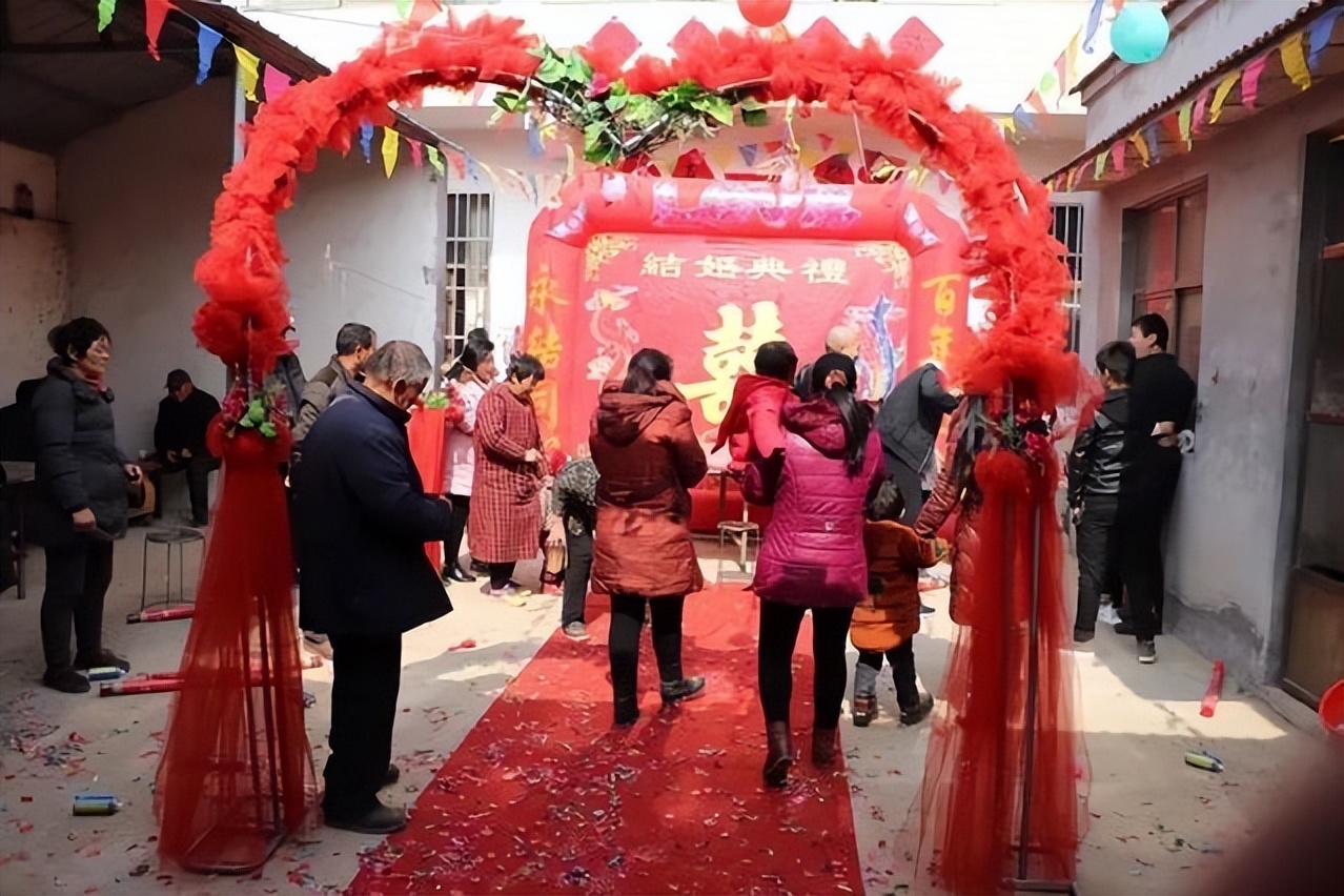 7年前43岁母亲不顾众人反对，强行将子宫移植给女儿，后来怎样了