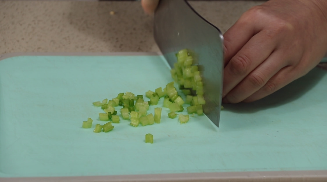 春天，遇到这鱼别手软，刺少肉多，这样做后蒜香味十足