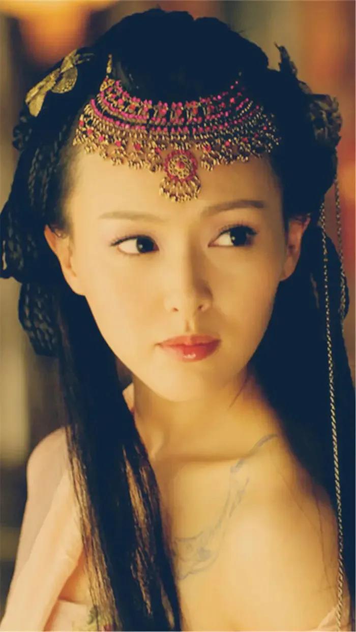 额饰别瞎戴，有人倾国倾城，有人扭捏做作，这6位造型谁最入你眼