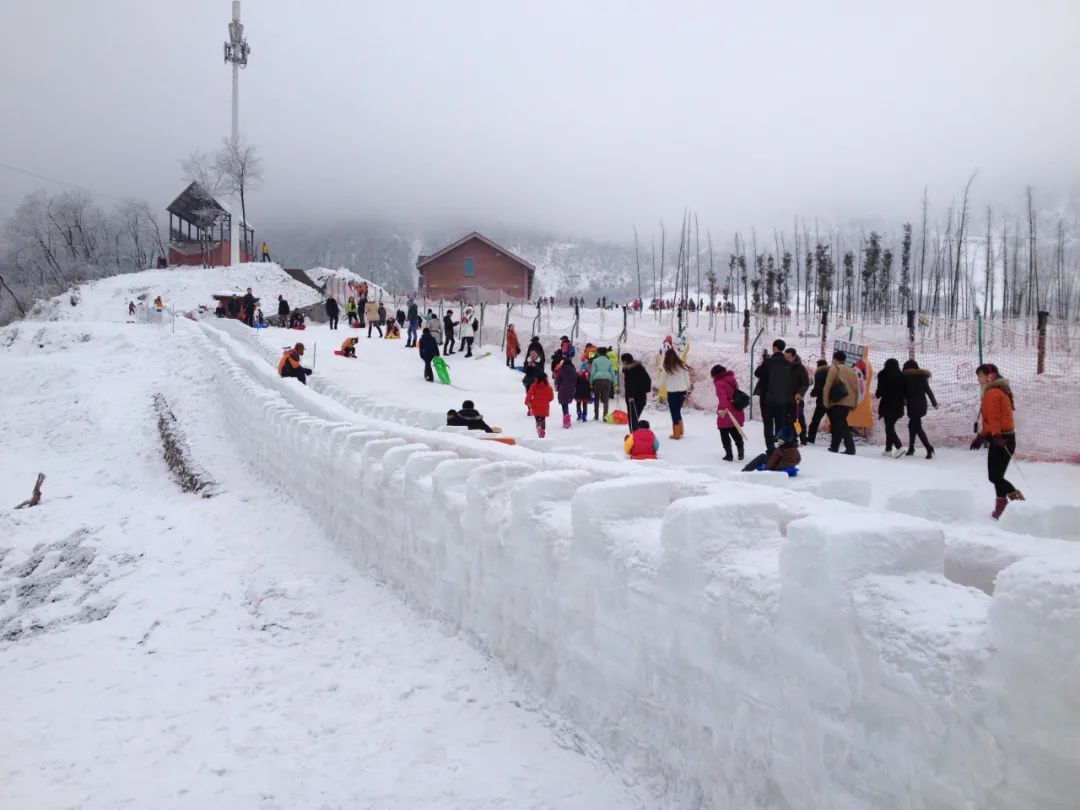 西岭雪山冰雪项目已全面开放，众多项目让你雪上嗨翻天