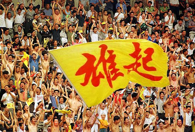 为什么四川多年不能进中超(3724天的等待，成都蓉城冲上中超，背后是一座城市26年的足球故事)