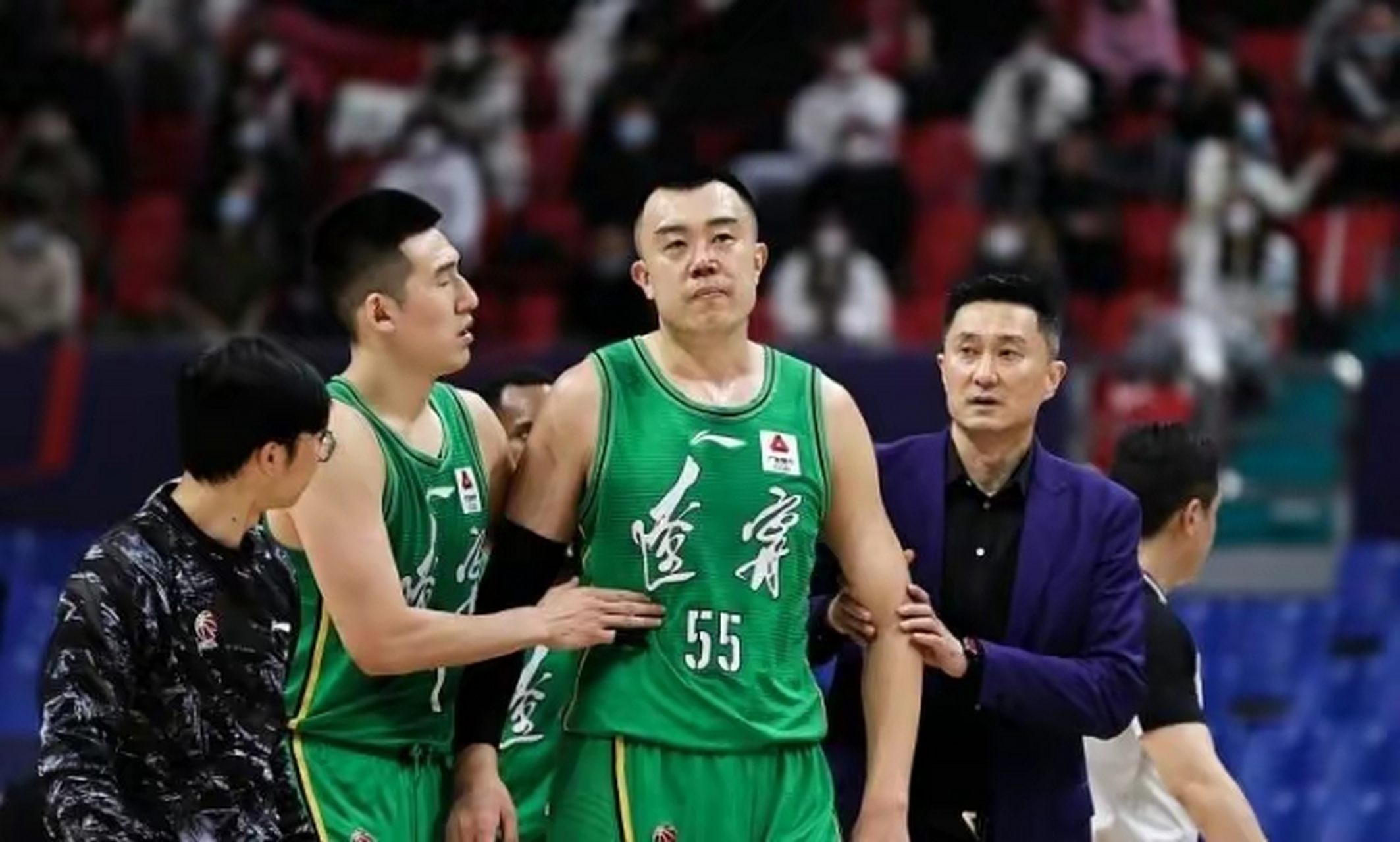 为什么cba碰到人就犯规(CBA常规赛影响最恶劣的三大恶意犯规事件)