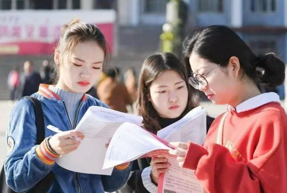 大学生要擦亮双眼，“三方协议”别随意乱签，容易弄丢应届生身份