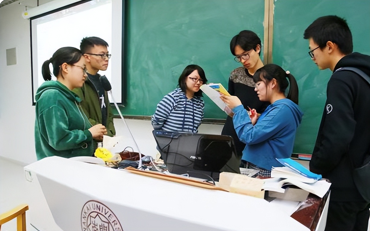 2022世界大学排名更新，哈佛稳坐第一把交椅，清华挺进了前30强