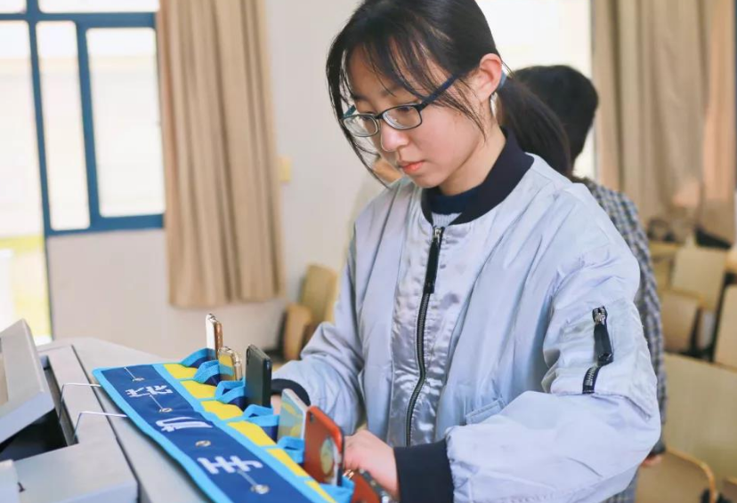 学生时代，你都做过哪些一举成名全校皆知的事？第二个堪称经典