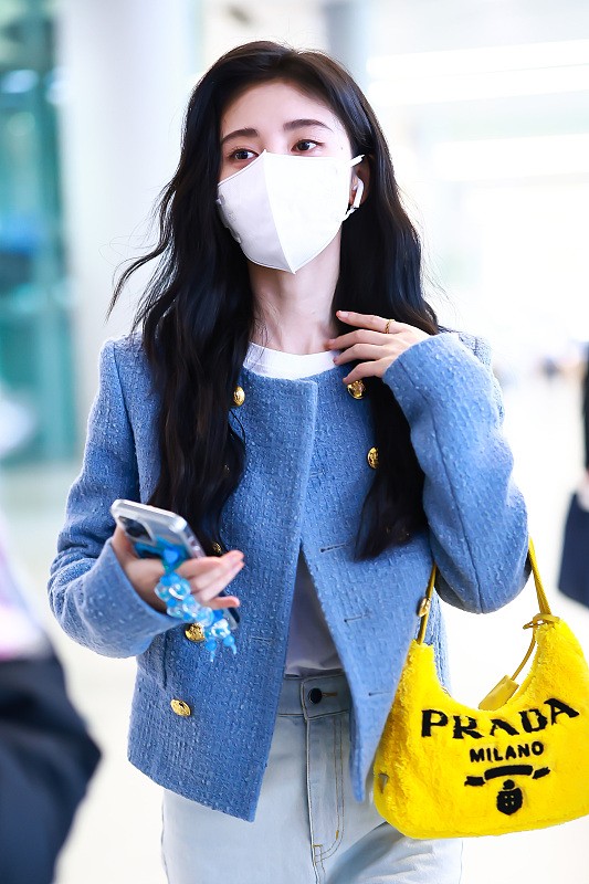 穿小香风的服装出门(穿小香风的服装出门好不好)