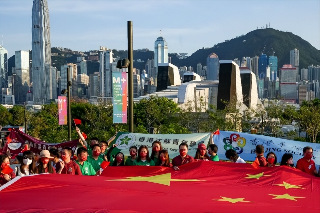 庆回归开新篇 香港江苏青年总会成功协办维港快闪暨交响音乐会活动