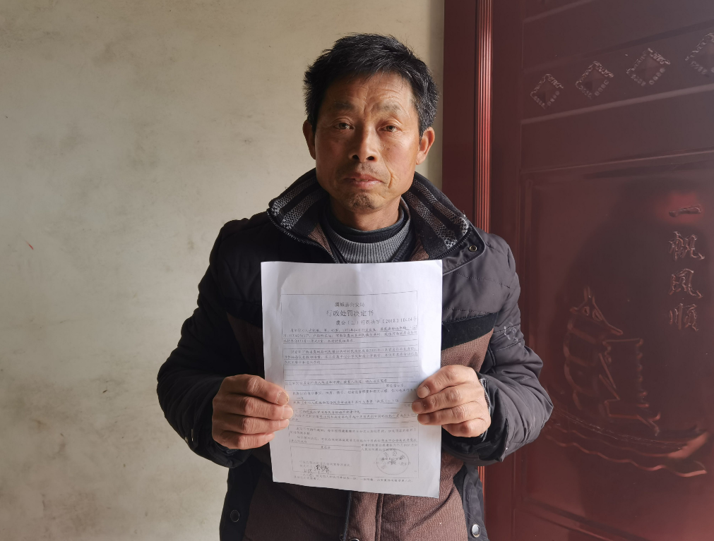 河南教师遭开除，档案被顶替22年，对方还找他借身份证办退休