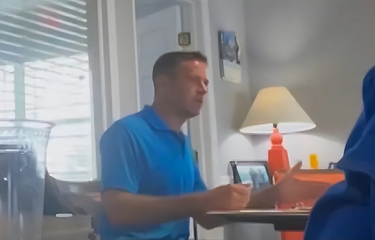 Armie Hammer 正在脚踏实地重新做人