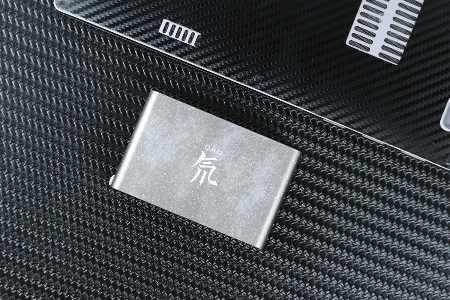 变形金刚联名，努比亚120W四口氮化镓充电器，配备四口高速快充