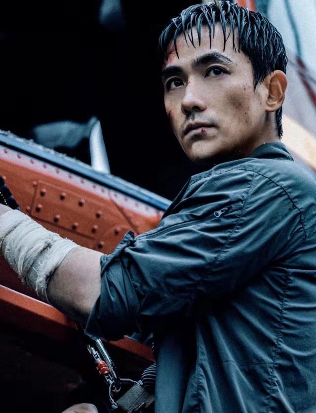 “小公爷”朱一龙，曾跑龙套10年，30岁逆袭成顶流，戏外仍未婚