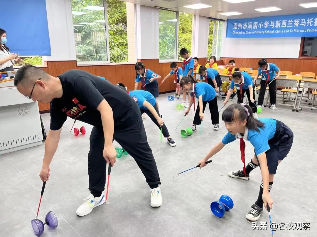 崇州市辰居小学:“空竹”舞进新西兰(图3)