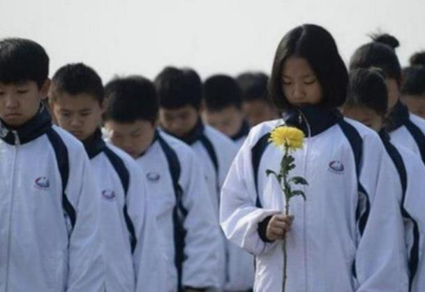 烈士子女高考加分引不满，一女孩表示：20分我不要，爸爸能还我吗