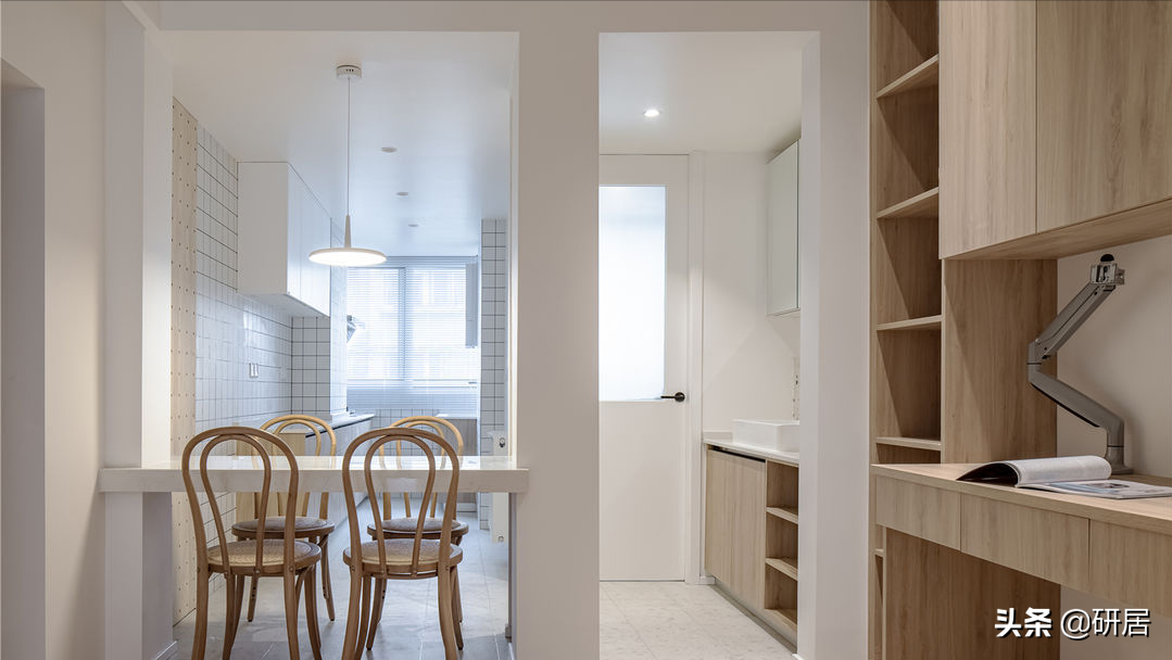 这对夫妻厉害了，50平的家装成了3室，室内温馨舒适，有大量收纳