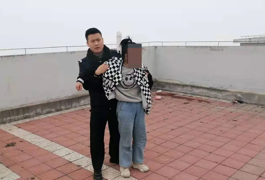 西安临潼公安多警联动成功救下轻生花季少女