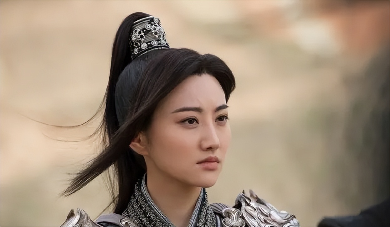 北景甜南奕欢：一个资源拿到手软，一个沉沦网大，今差距一目了然