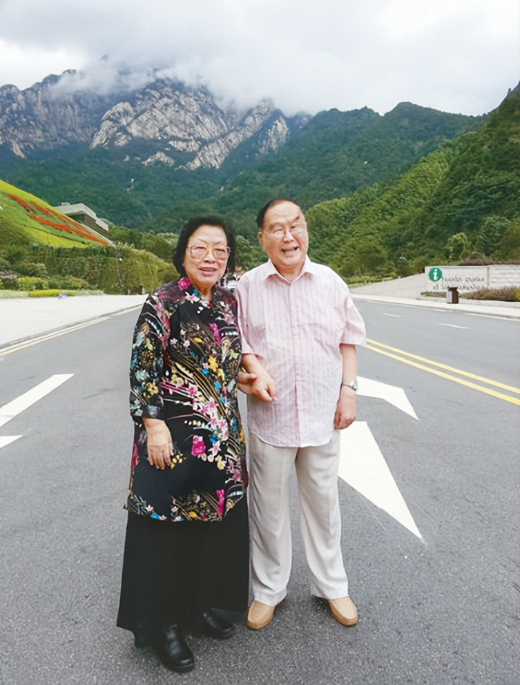 著名歌唱家王昆：和丈夫相伴71年，丈夫离世2个月后，她追随而去