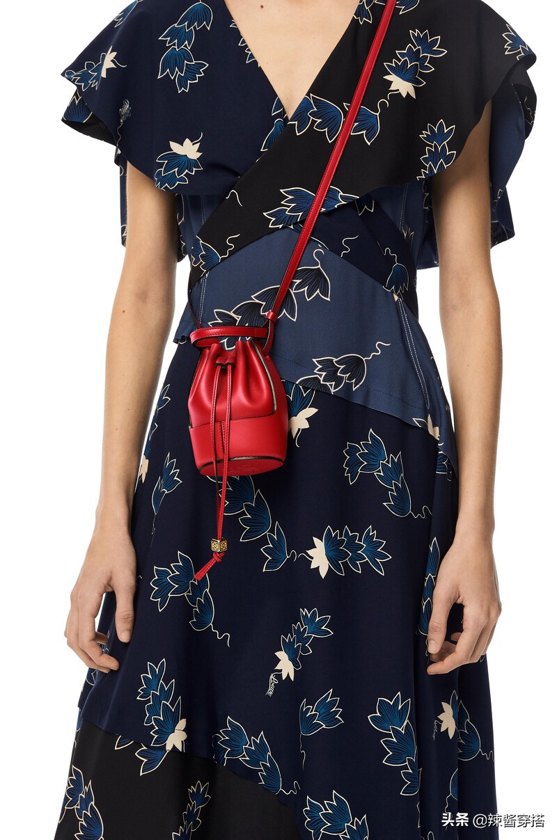 优雅枫叶红包包推荐！Chanel、LV、Burberry、YSL、MK