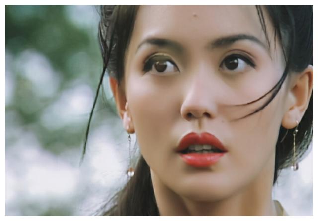 千娇百媚一颗痣，娱乐圈8位“痣美人”，谁最有味道？