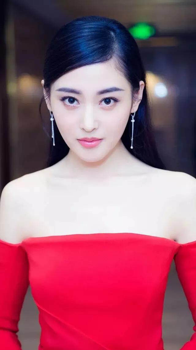张天爱：清纯甜美，明艳动人，魅力十足