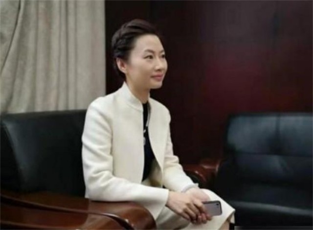 名校美女教授杨雨：我和李清照一样，“好酒、好赌还好色”