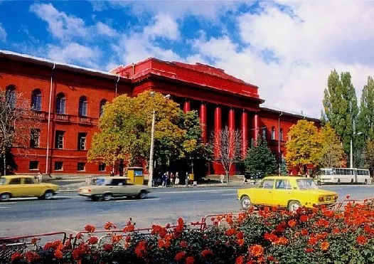 在乌克兰，竟有上万名中国留学生！下一步，该怎么走？