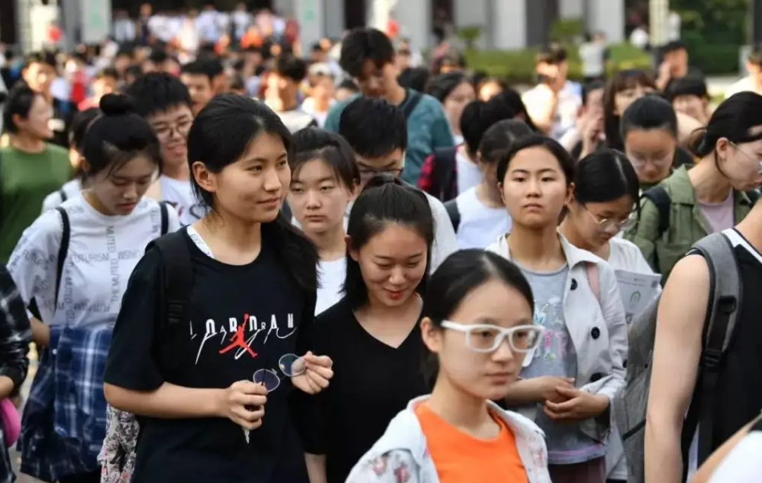 上大学在省外VS省内，两者差距不是一星半点，就业时可见分晓