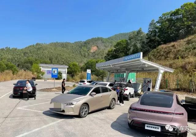蔚来李斌嘲讽买燃油车群体：买汽油车是怀旧？就为闻个味？