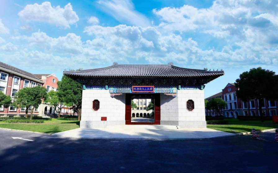 这所“传奇”大学，排名曾远超清北，可惜却不走“寻常路”