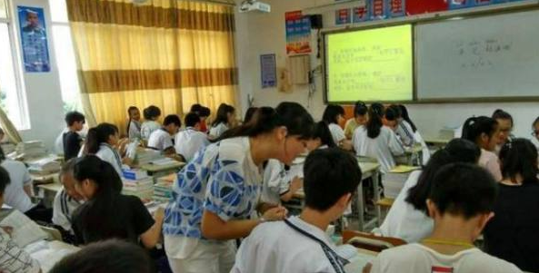 2018年孙女高考故意少答题，考分仅47分，得知真相后爷爷泪流满面