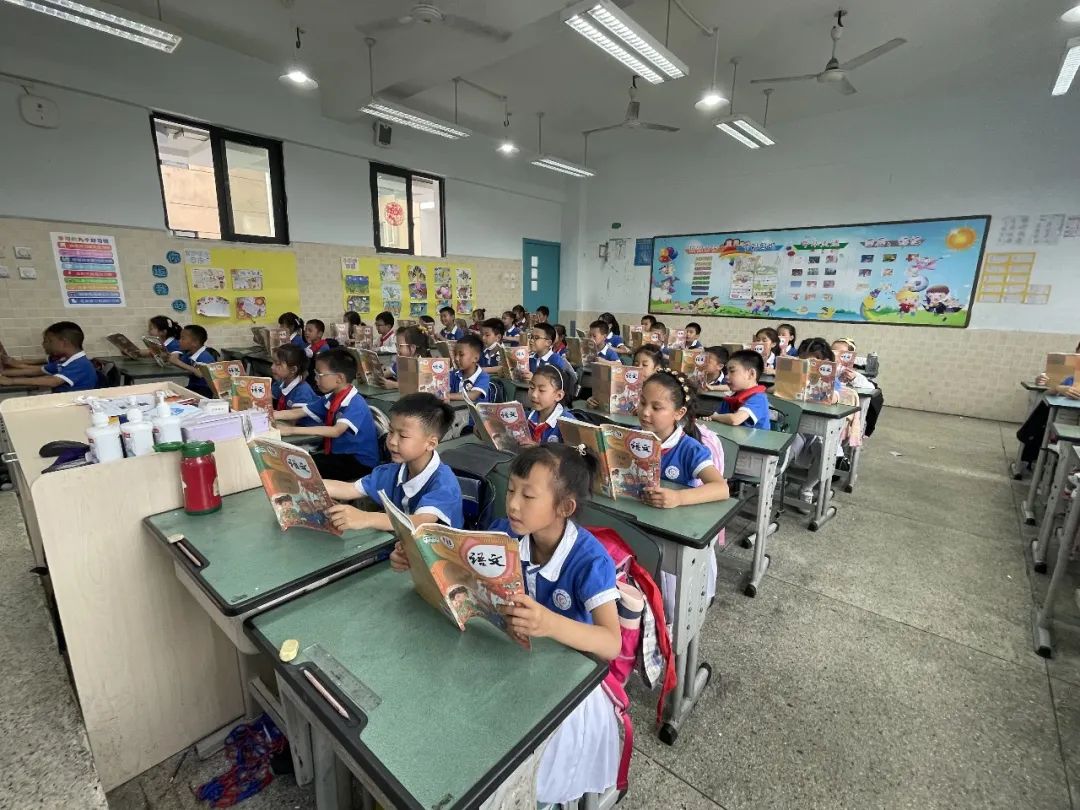 让阅读成为习惯 借书香助我成长｜走进双流区棠湖小学二年级十班