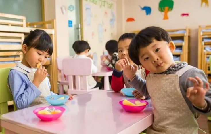 孩子上一年级后我才发现，公立和私立幼儿园的区别，希望你别选错