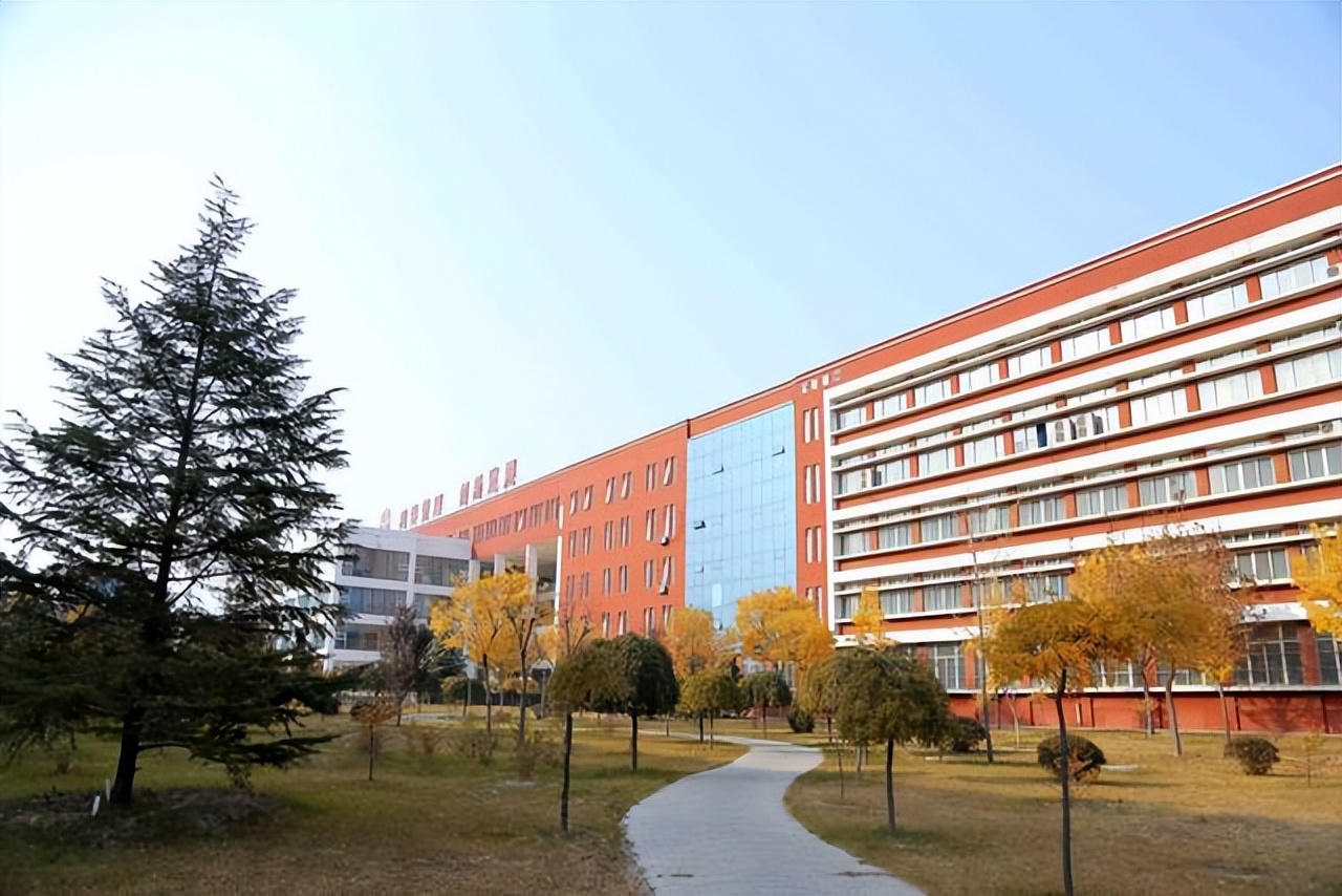 2022山东省内大学排名公布，烟台大学被挤出前十，第一实至名归