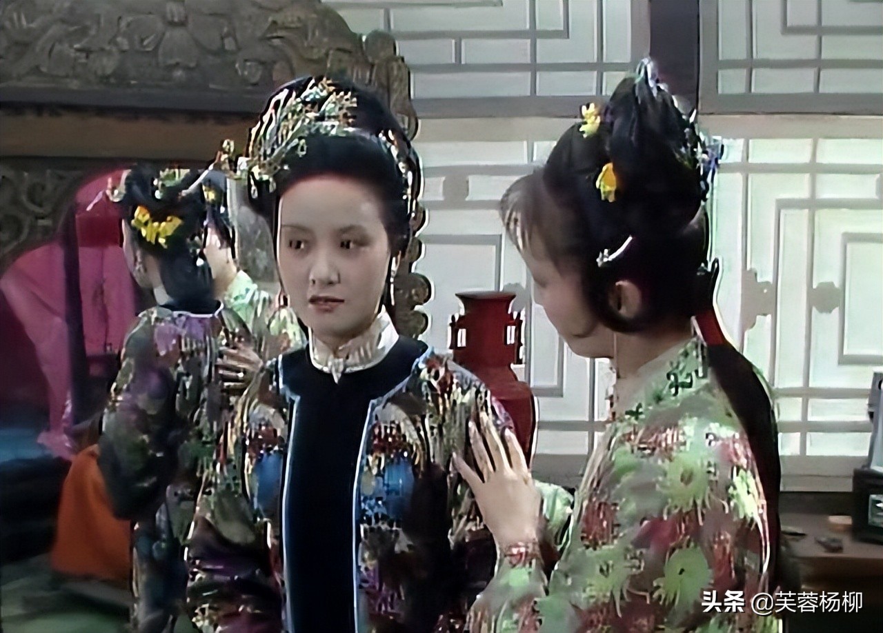 王扶林说，我们的服装是很靓的，特别是王熙凤那套，简直太漂亮了