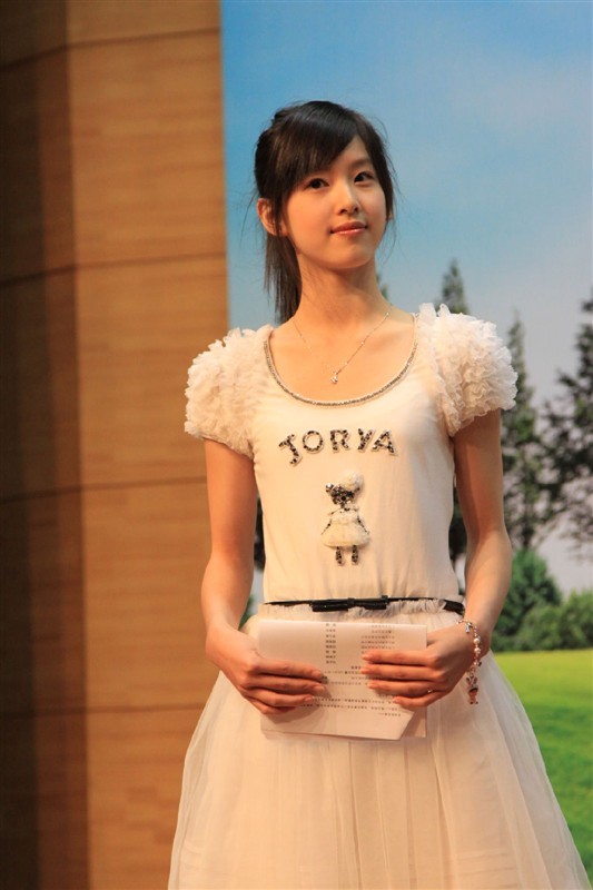 章泽天，嫁给刘强东7年，她的聪明让人刮目相看