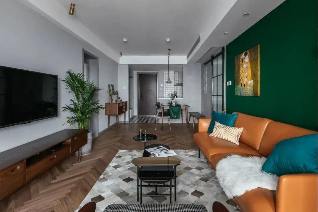 80㎡二房，花5W爆改成浪漫轻奢风的一居室，实用性更强，颜值更高