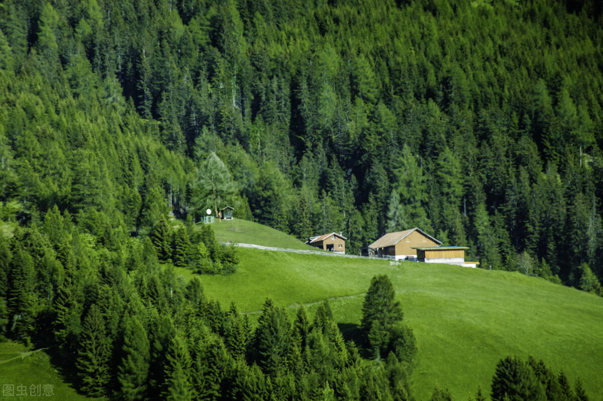 离职发言的关键在于要述旧情，尽可能触动听众情感，引起情绪共鸣