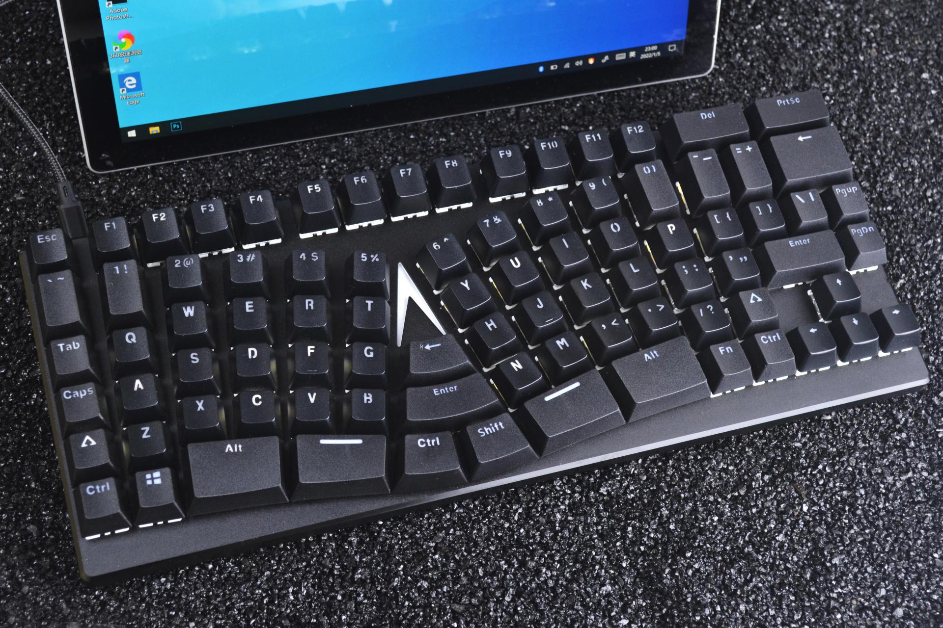 颠覆传统习惯 X-BOWS人体工学机械键盘 缓解你腕关节的痛