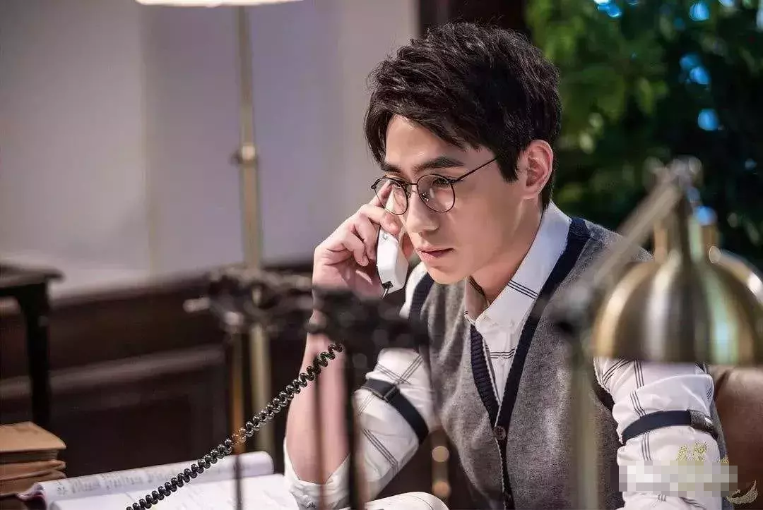 “小公爷”朱一龙，曾跑龙套10年，30岁逆袭成顶流，戏外仍未婚