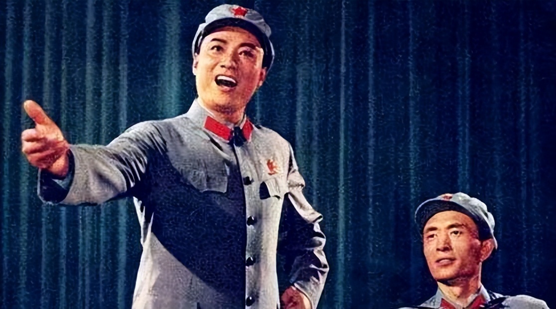 他是胡军的父亲，我国著名歌唱家，打过仗，留过洋，娶了个好媳妇