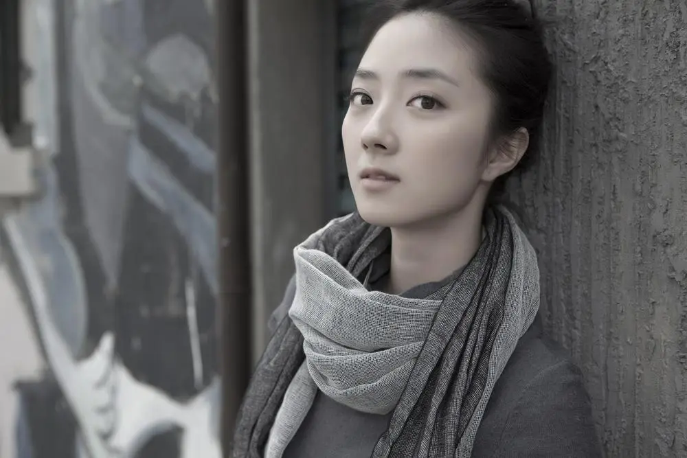 风情女神闫妮：颜值达巅峰，糊涂并快乐着的女人