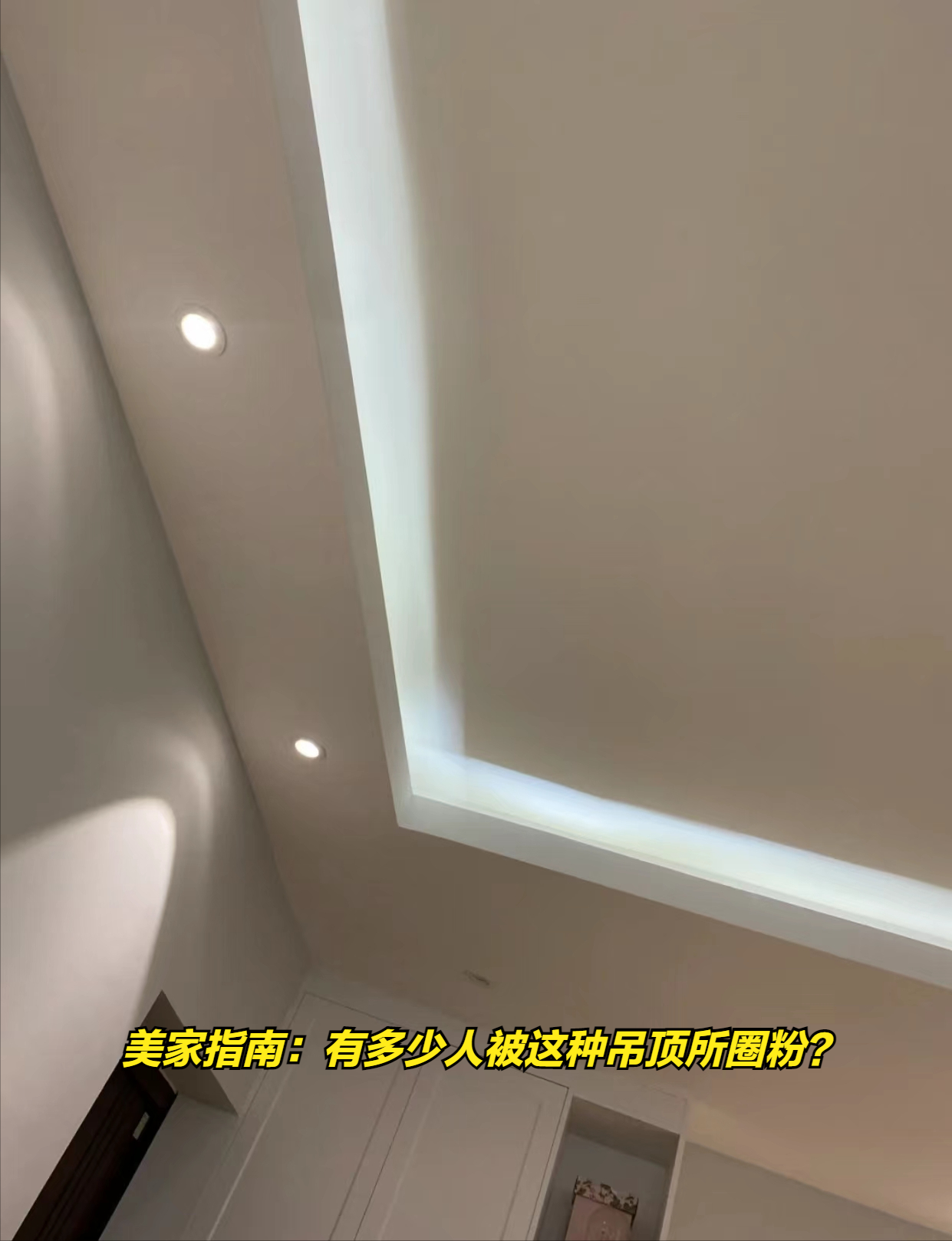现代简约风客厅装修效果图，时尚舒适空间设计